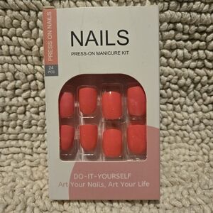 Press-On Manicure Kit - Coral Pink Nails